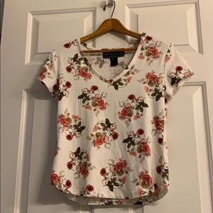 COMFY✨ v neck top with beautiful floral pattern